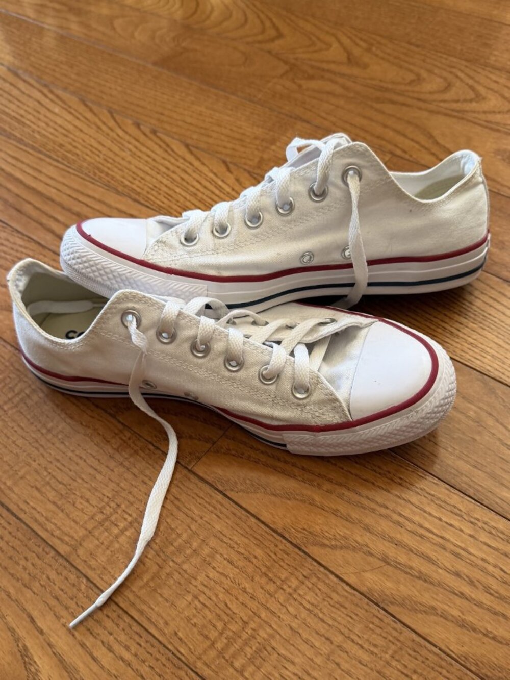 Converse Chuck Taylor All-Stars - Low Cut - White - size 10 women/8 men